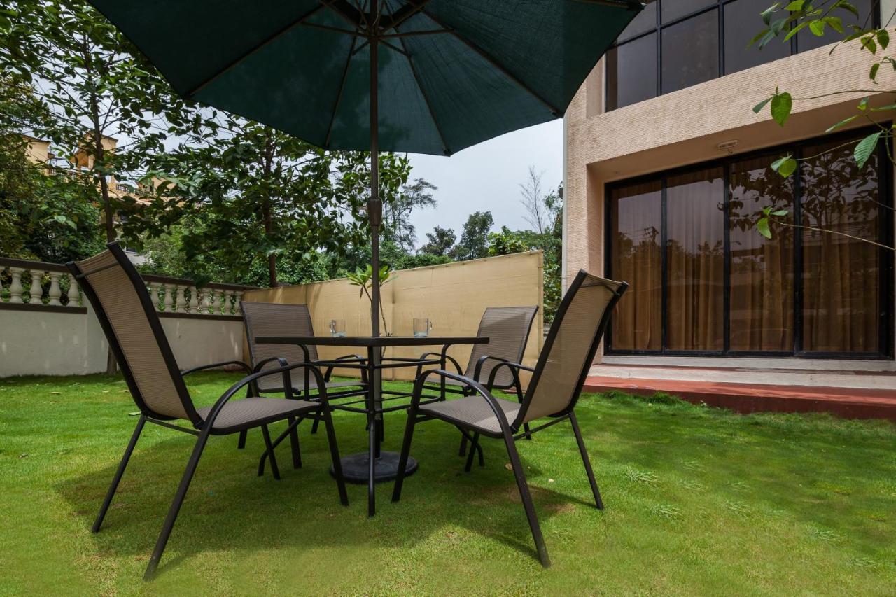 Stayvista'S Greenwoods Villa 10 - City-Center Villa With Private Pool, Terrace, Lift & Carrom Board Lonavala Eksteriør bilde